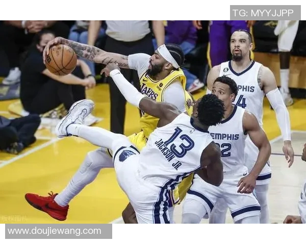 孟菲斯灰熊与纽约尼克斯的激烈对决谁能在NBA赛场上笑到最后